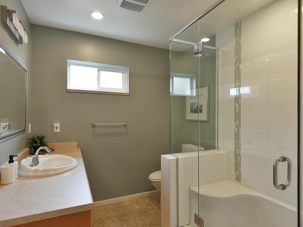 









6274


Fairway

Avenue,
Sechelt,




BC
V7Z 0P8

