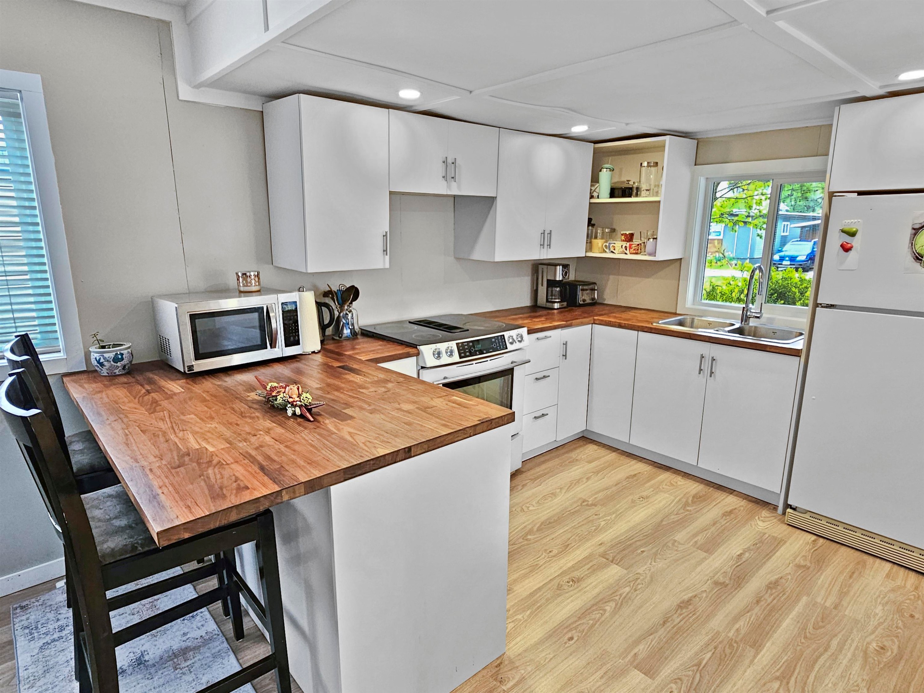 









39768


Government

Road, 19,
Squamish,




BC
V0N 1T0

