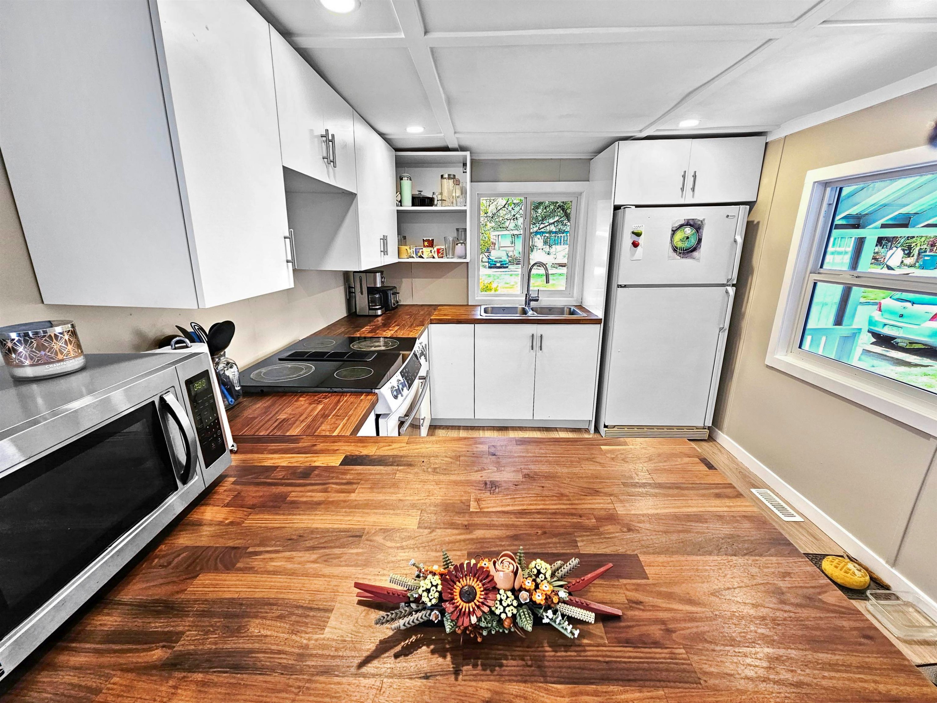 









39768


Government

Road, 19,
Squamish,




BC
V0N 1T0

