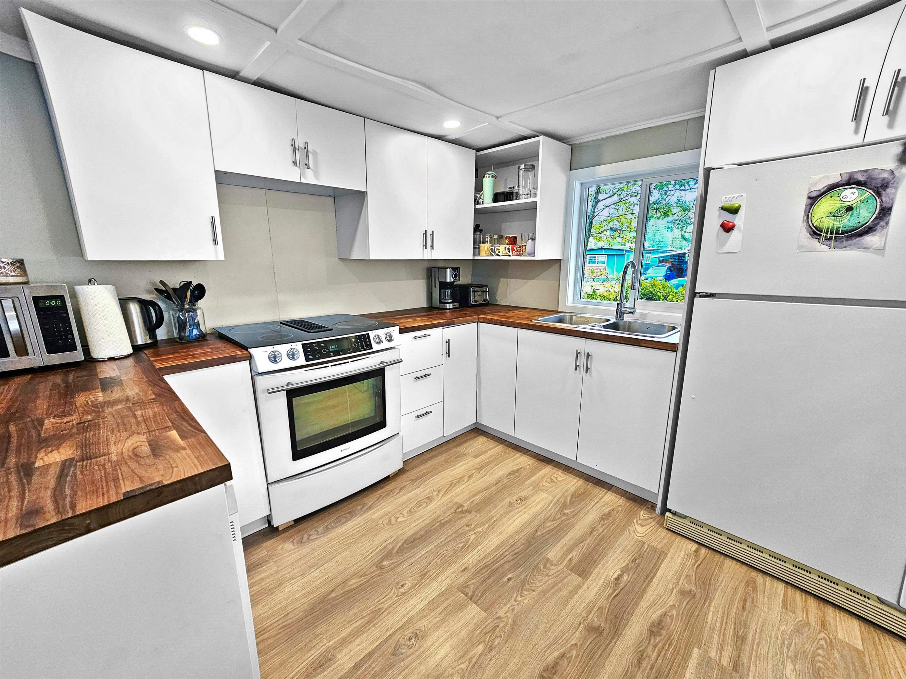 









39768


Government

Road, 19,
Squamish,




BC
V0N 1T0

