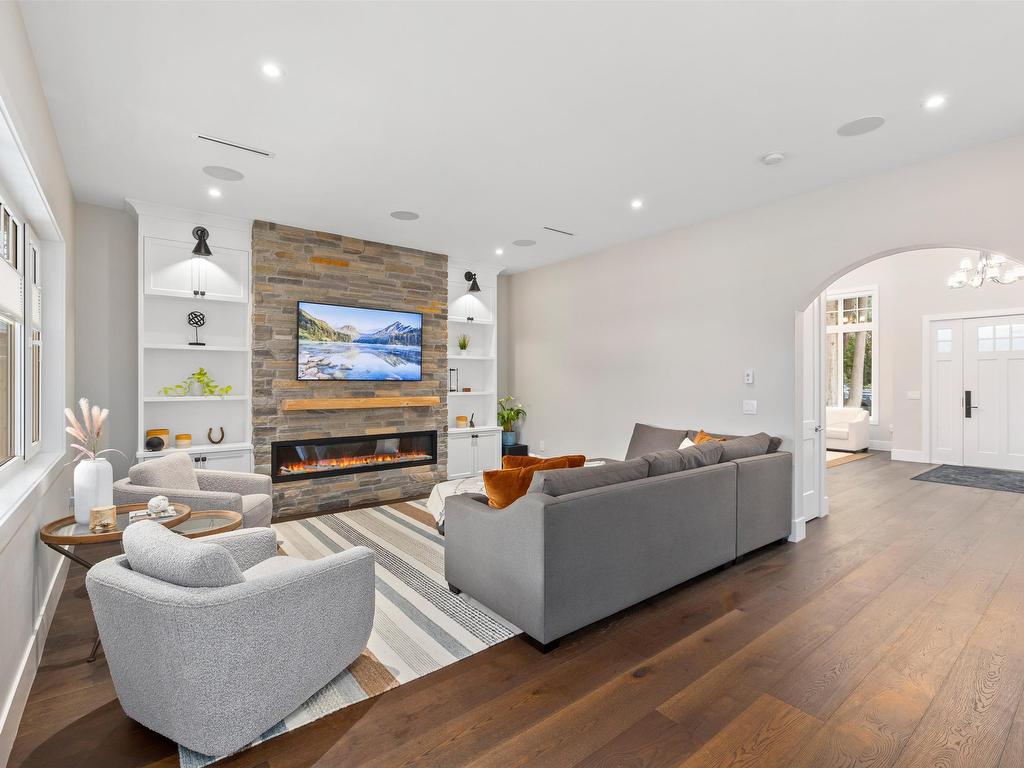 









180


Douglas

Crescent,
Richmond,




BC
V7B 1E5

