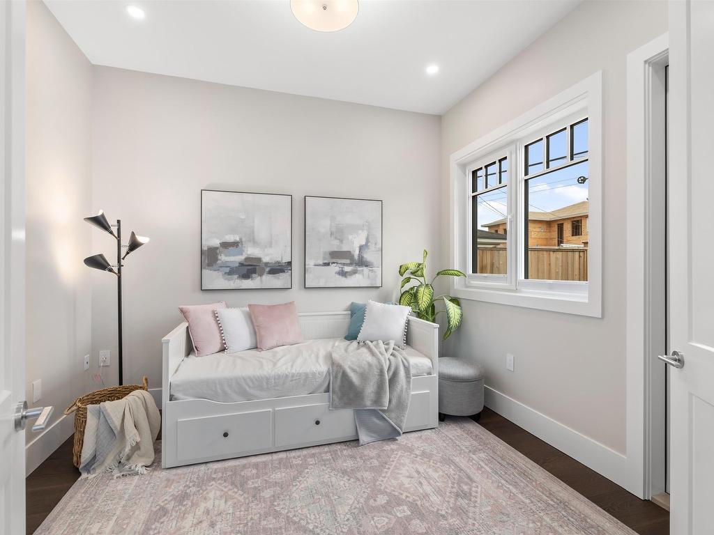 









180


Douglas

Crescent,
Richmond,




BC
V7B 1E5

