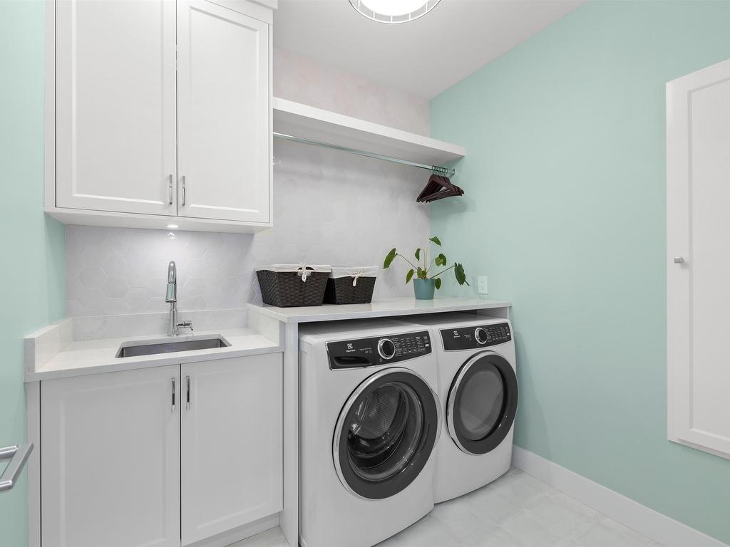 









180


Douglas

Crescent,
Richmond,




BC
V7B 1E5

