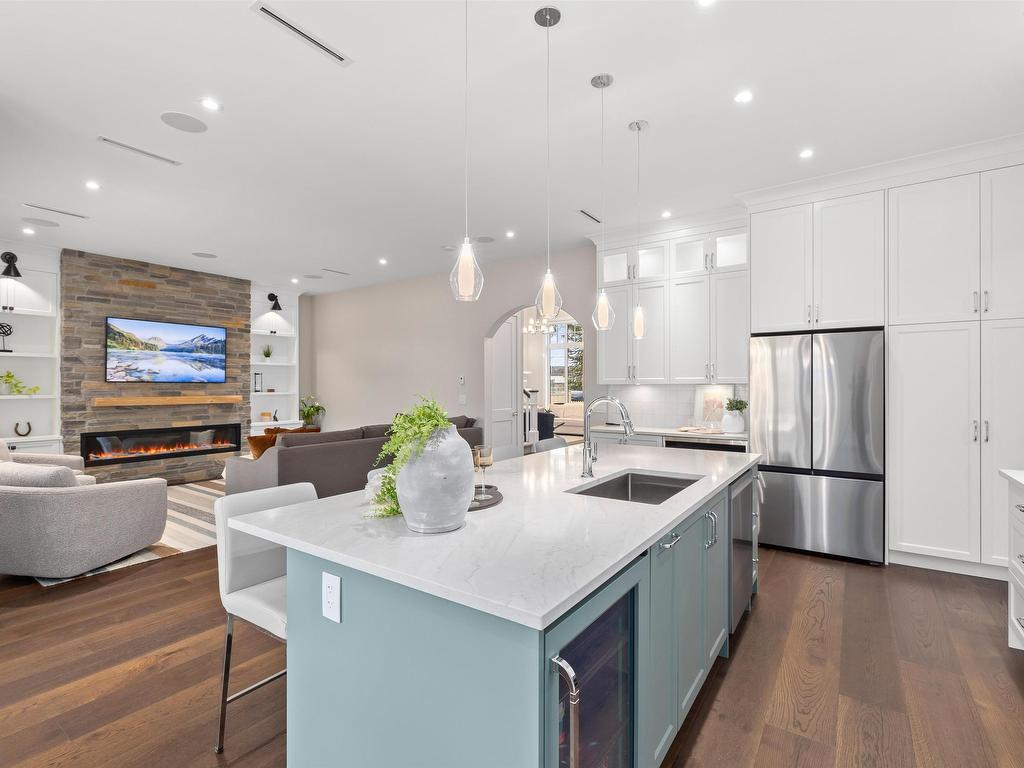 









180


Douglas

Crescent,
Richmond,




BC
V7B 1E5


