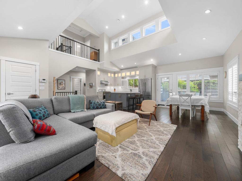 









415


16th

Street West,
North Vancouver,




BC
V7M 1V1

