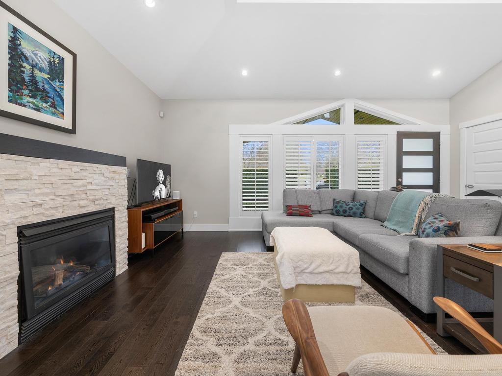 









415


16th

Street West,
North Vancouver,




BC
V7M 1V1

