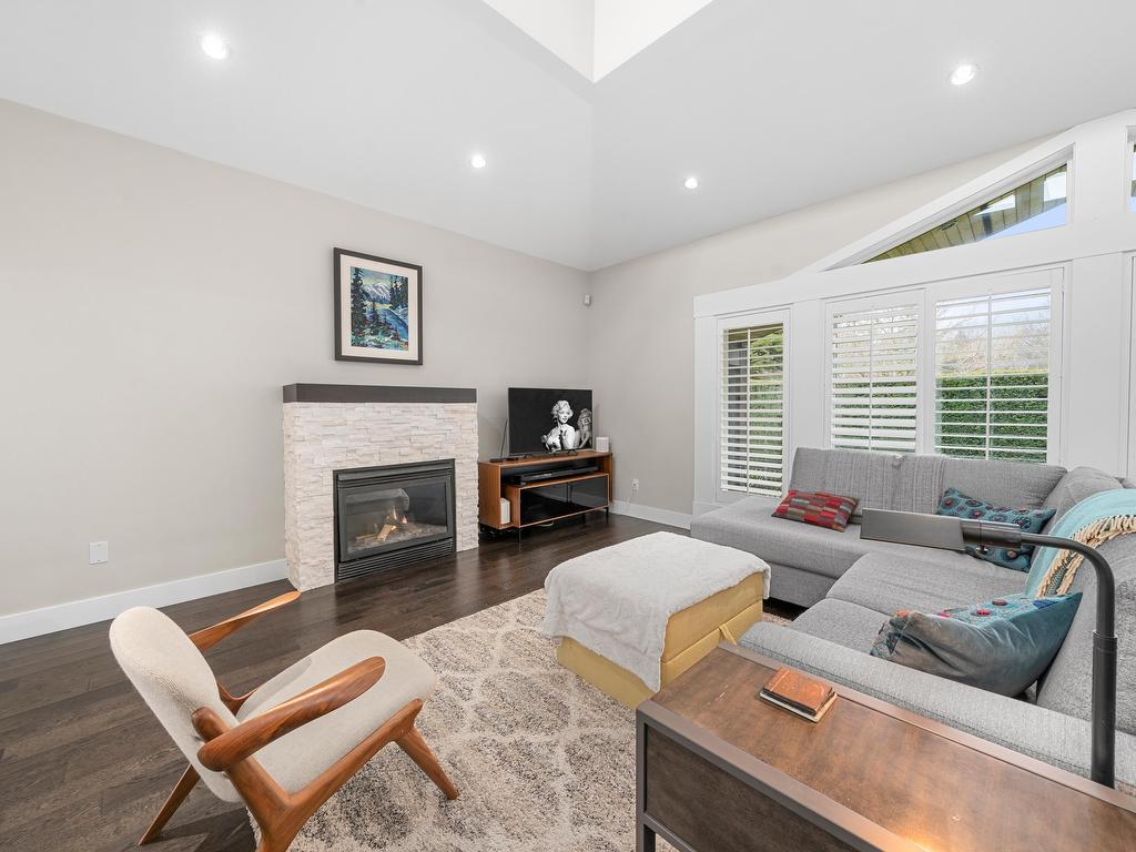 









415


16th

Street West,
North Vancouver,




BC
V7M 1V1

