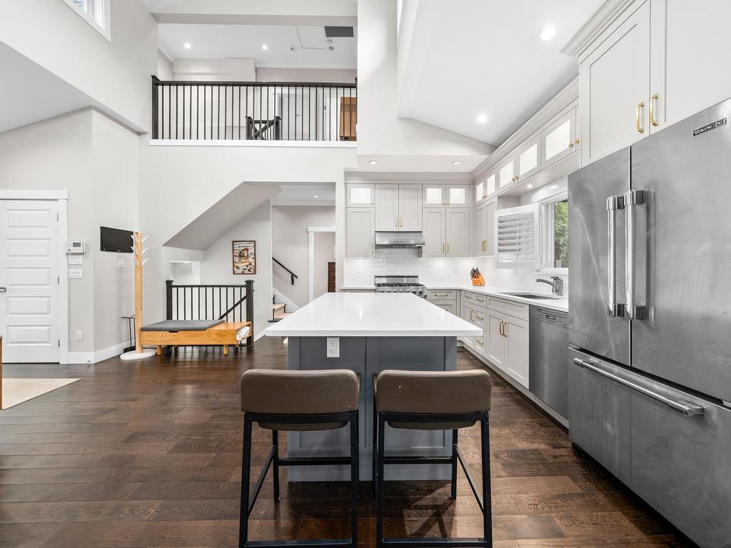 









415


16th

Street West,
North Vancouver,




BC
V7M 1V1

