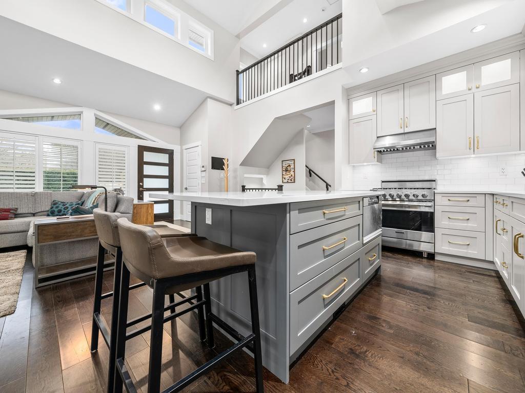 









415


16th

Street West,
North Vancouver,




BC
V7M 1V1

