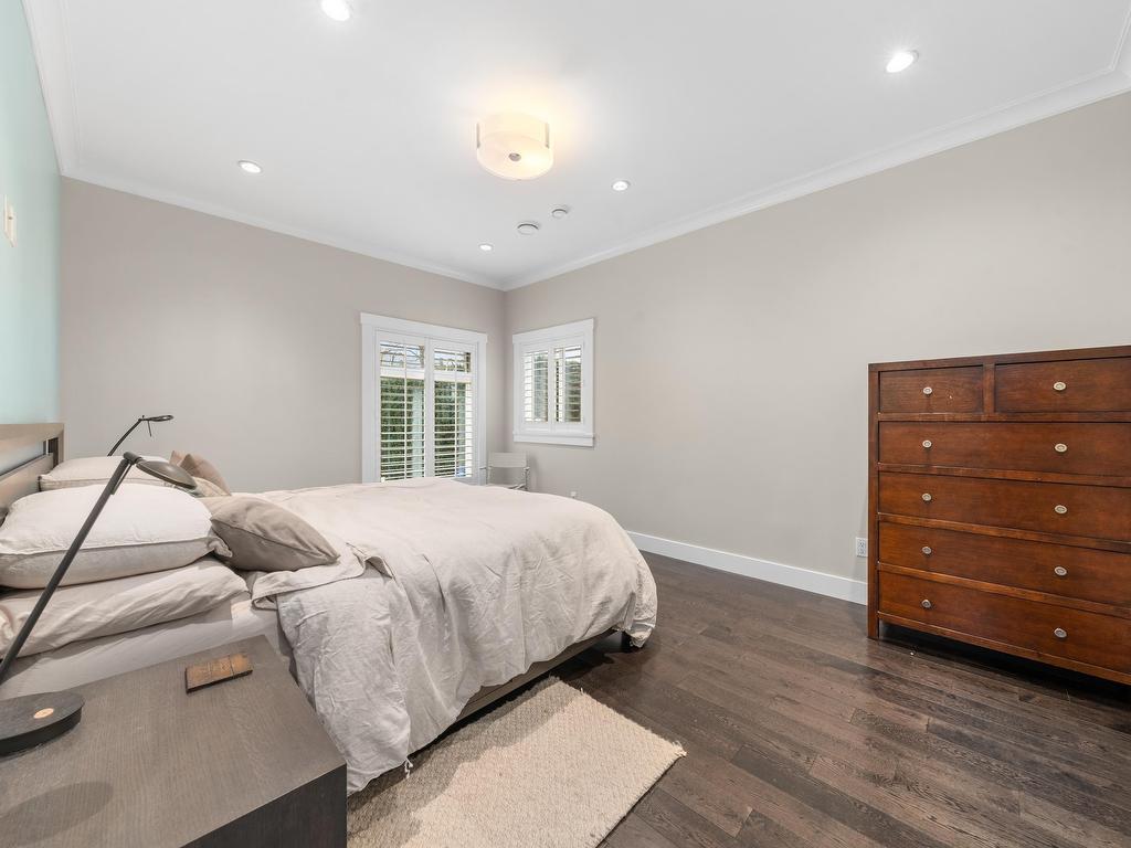 









415


16th

Street West,
North Vancouver,




BC
V7M 1V1

