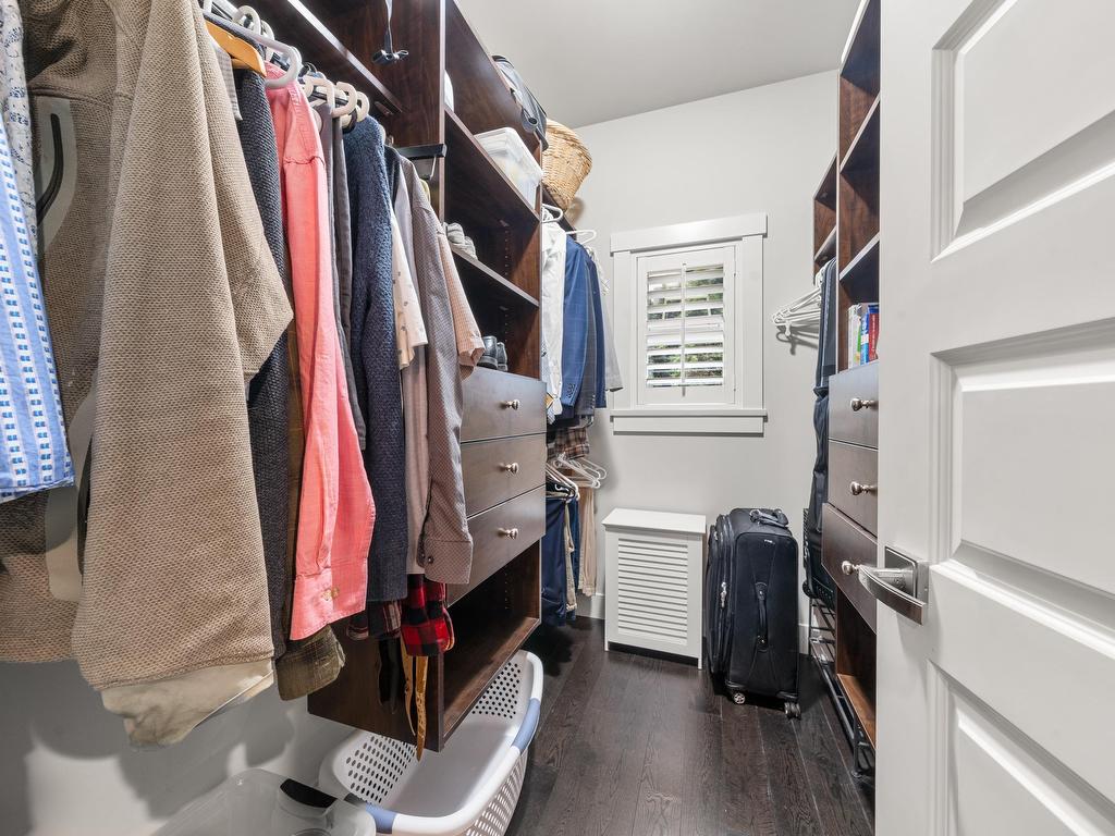 









415


16th

Street West,
North Vancouver,




BC
V7M 1V1

