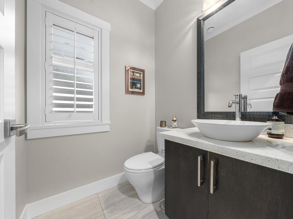 









415


16th

Street West,
North Vancouver,




BC
V7M 1V1


