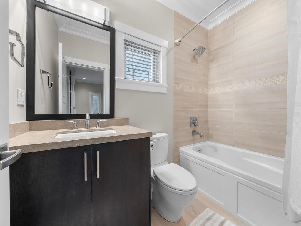 









415


16th

Street West,
North Vancouver,




BC
V7M 1V1

