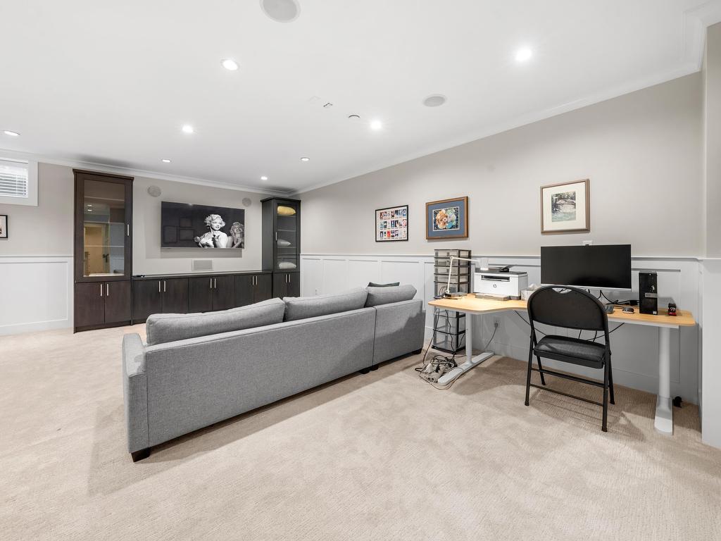 









415


16th

Street West,
North Vancouver,




BC
V7M 1V1

