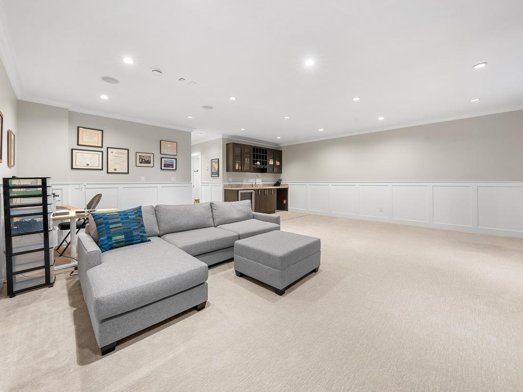 









415


16th

Street West,
North Vancouver,




BC
V7M 1V1

