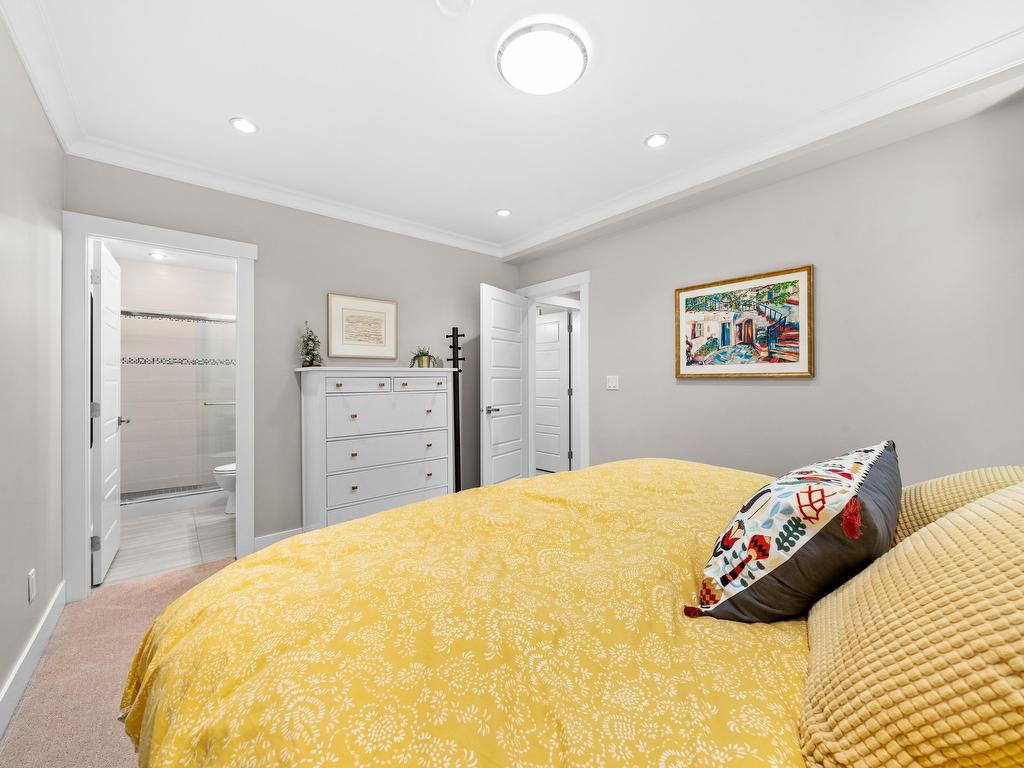 









415


16th

Street West,
North Vancouver,




BC
V7M 1V1

