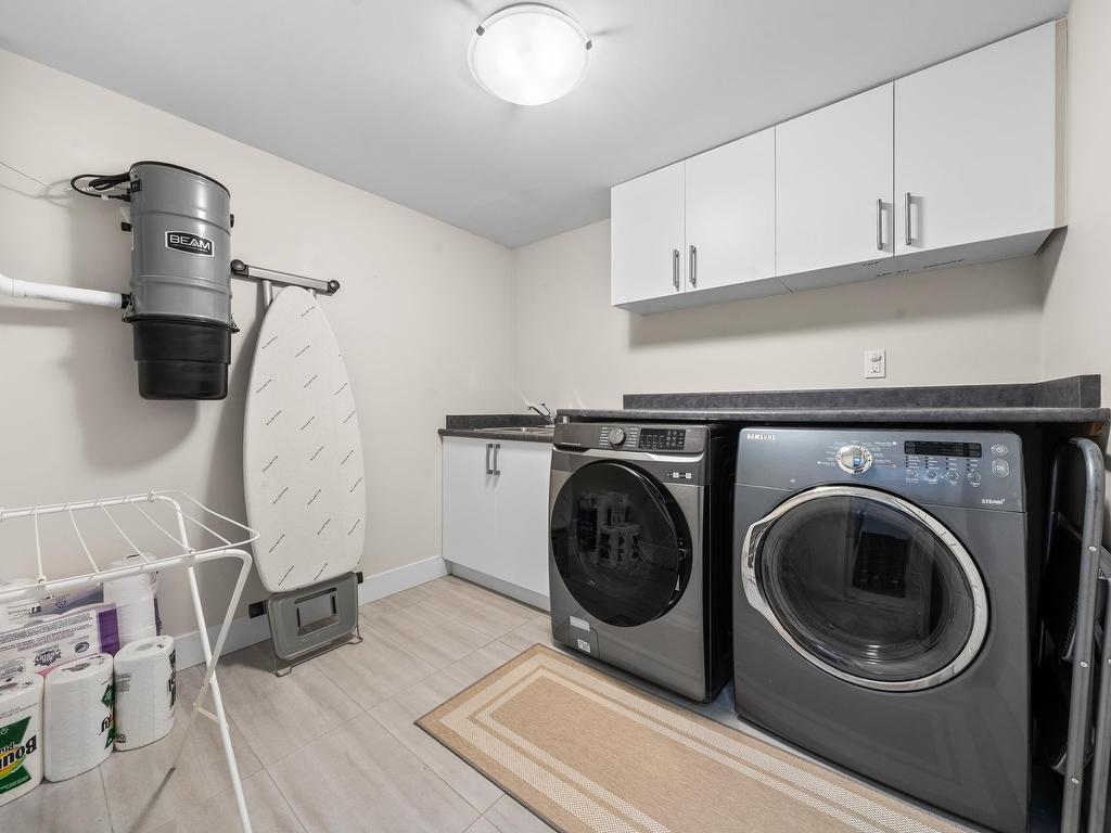 









415


16th

Street West,
North Vancouver,




BC
V7M 1V1

