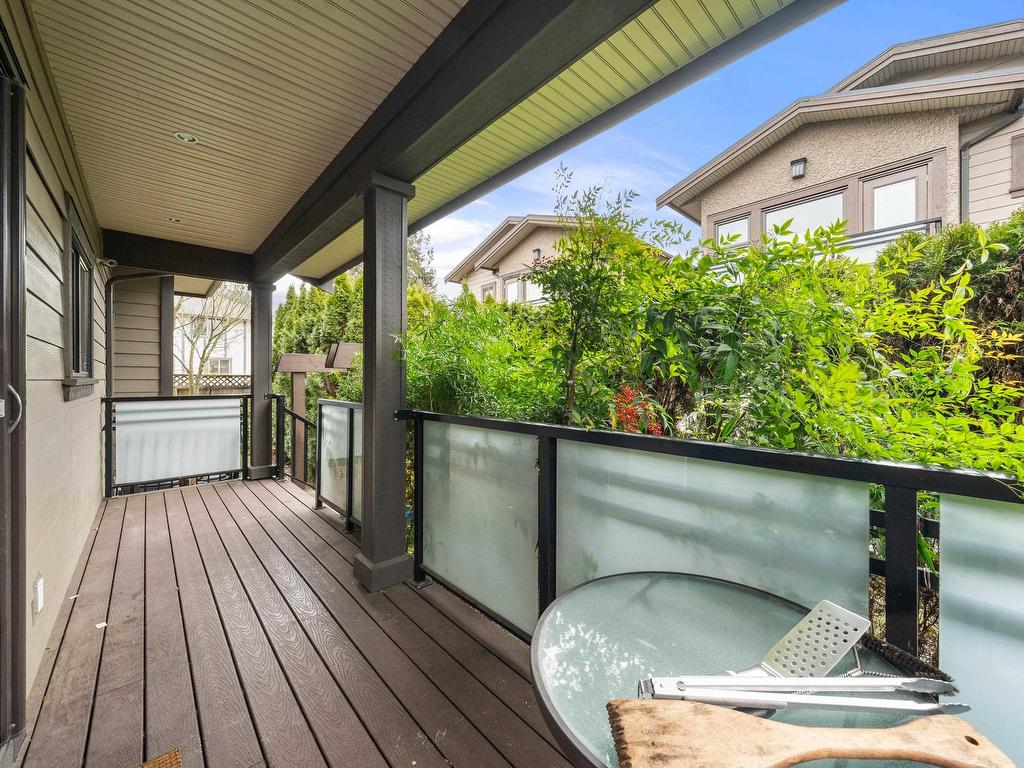 









415


16th

Street West,
North Vancouver,




BC
V7M 1V1

