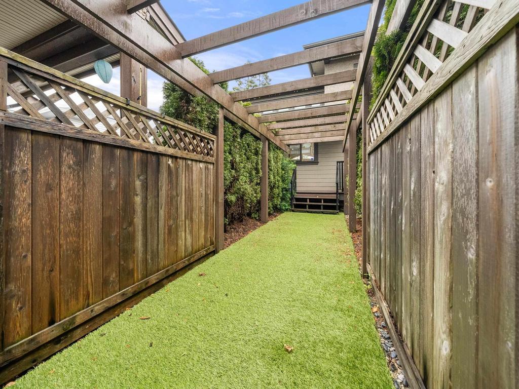 









415


16th

Street West,
North Vancouver,




BC
V7M 1V1

