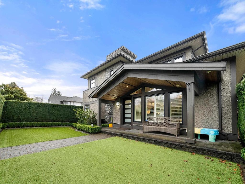 









415


16th

Street West,
North Vancouver,




BC
V7M 1V1

