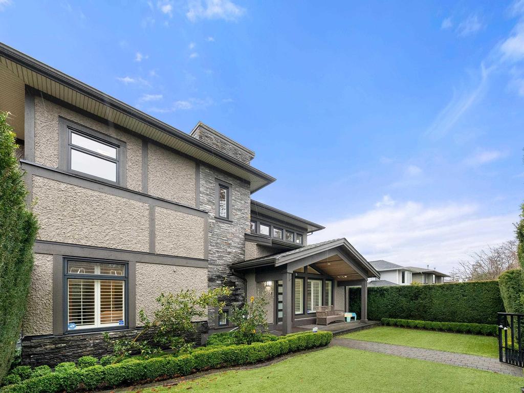 









415


16th

Street West,
North Vancouver,




BC
V7M 1V1

