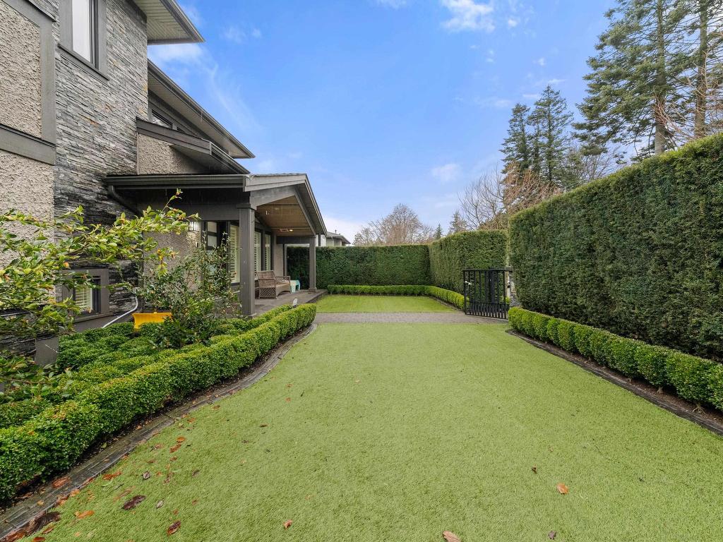 









415


16th

Street West,
North Vancouver,




BC
V7M 1V1

