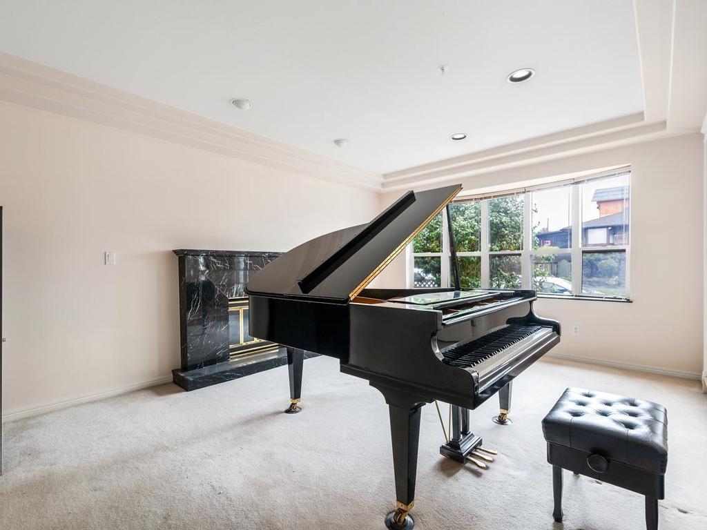 









7483


Humm

Street,
Vancouver,




BC
V5P 4B7

