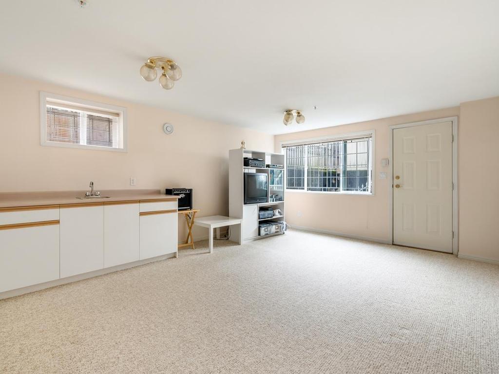 









7483


Humm

Street,
Vancouver,




BC
V5P 4B7

