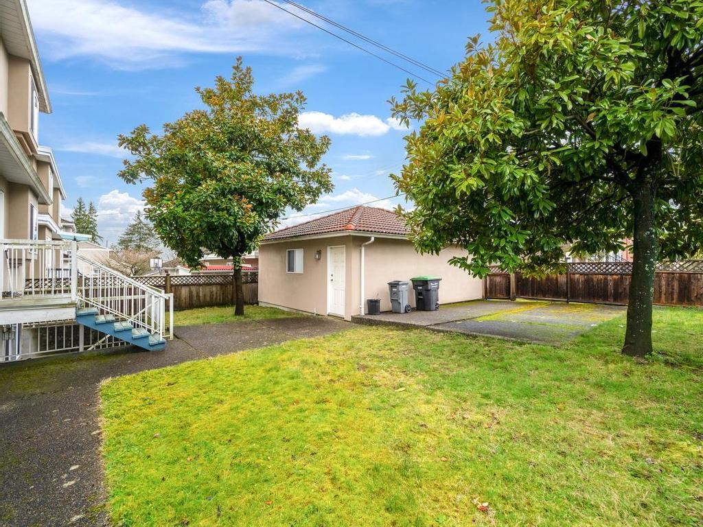 









7483


Humm

Street,
Vancouver,




BC
V5P 4B7


