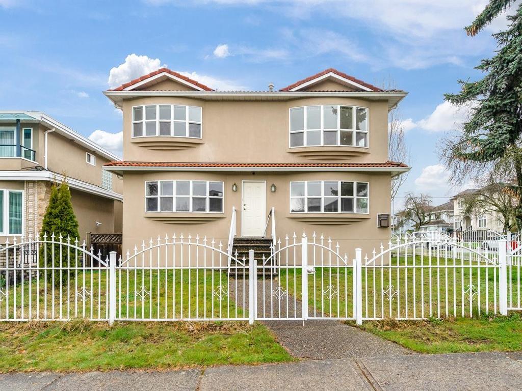 









7483


Humm

Street,
Vancouver,




BC
V5P 4B7

