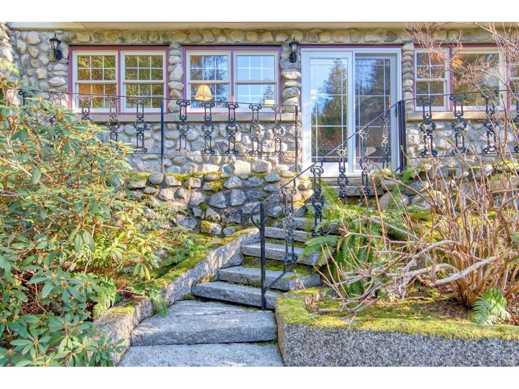 









5487


Brooks

Road,
Halfmoon Bay,




BC
V7Z 1G1


