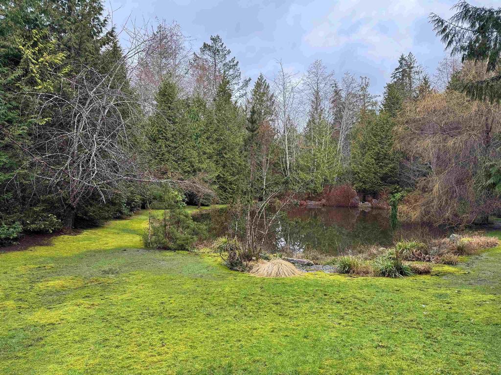 









5487


Brooks

Road,
Halfmoon Bay,




BC
V7Z 1G1

