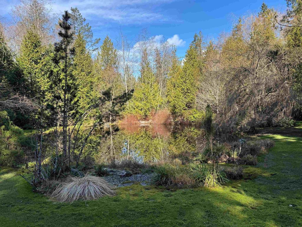 









5487


Brooks

Road,
Halfmoon Bay,




BC
V7Z 1G1

