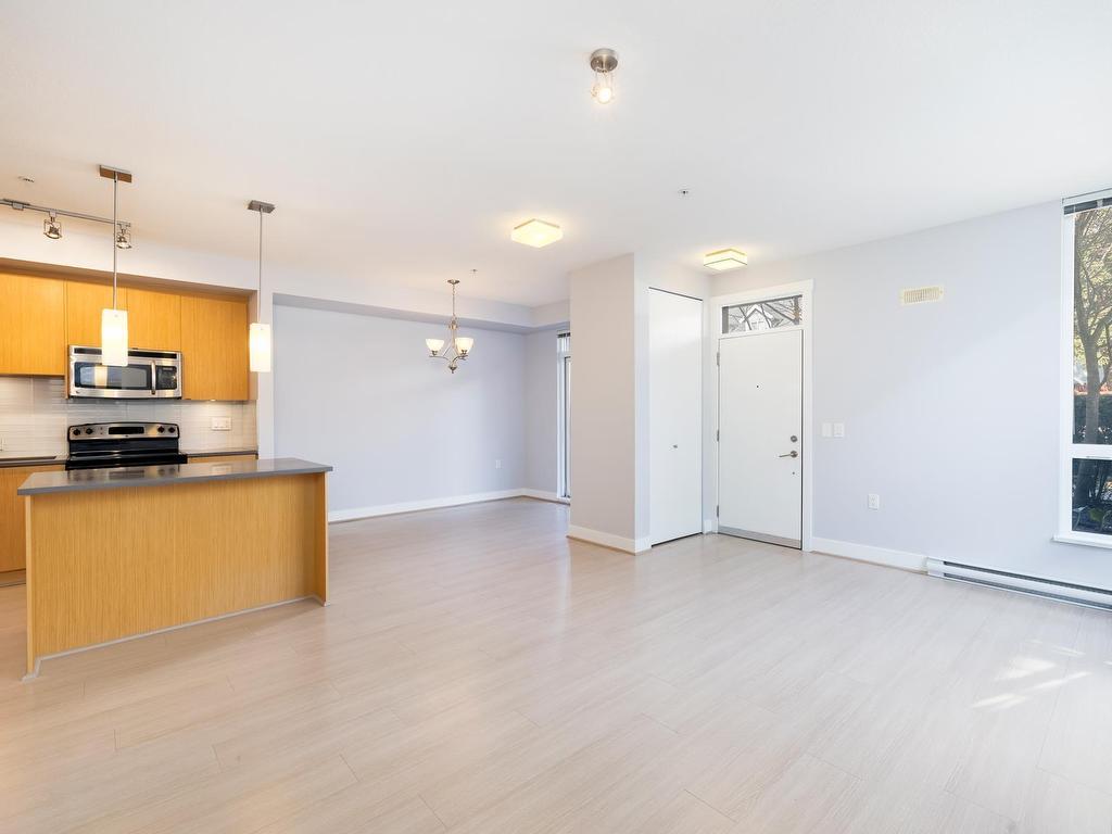 









735


15th

Street West, 121,
North Vancouver,




BC
V7M 0B8

