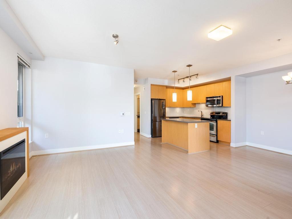 









735


15th

Street West, 121,
North Vancouver,




BC
V7M 0B8

