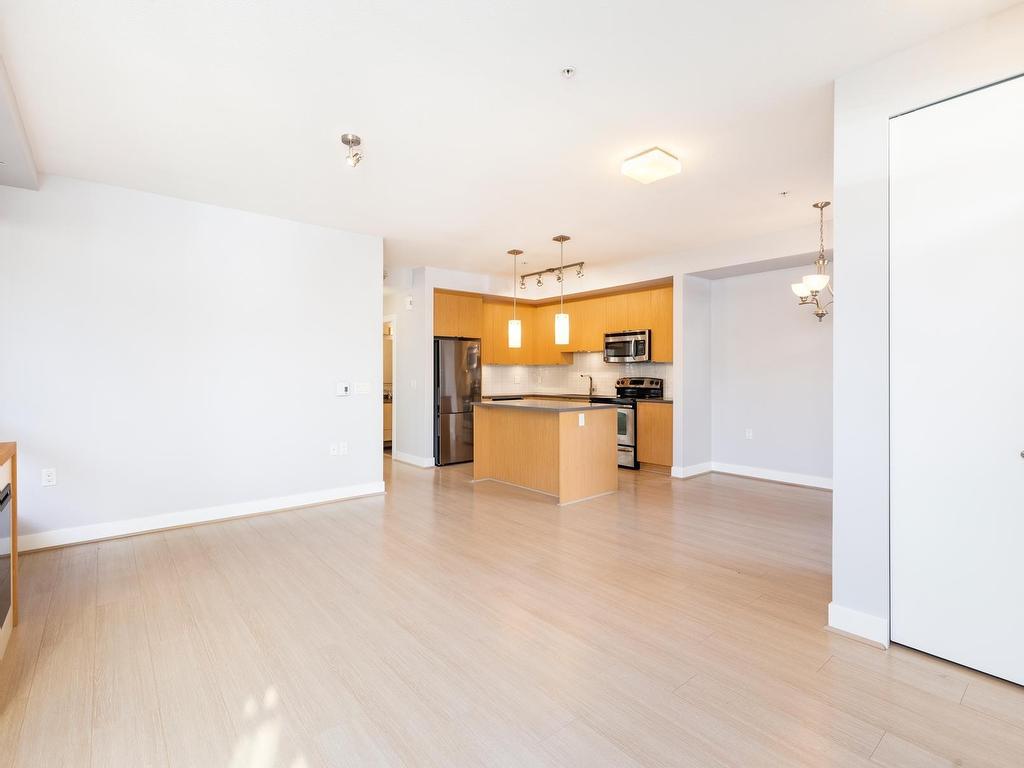 









735


15th

Street West, 121,
North Vancouver,




BC
V7M 0B8

