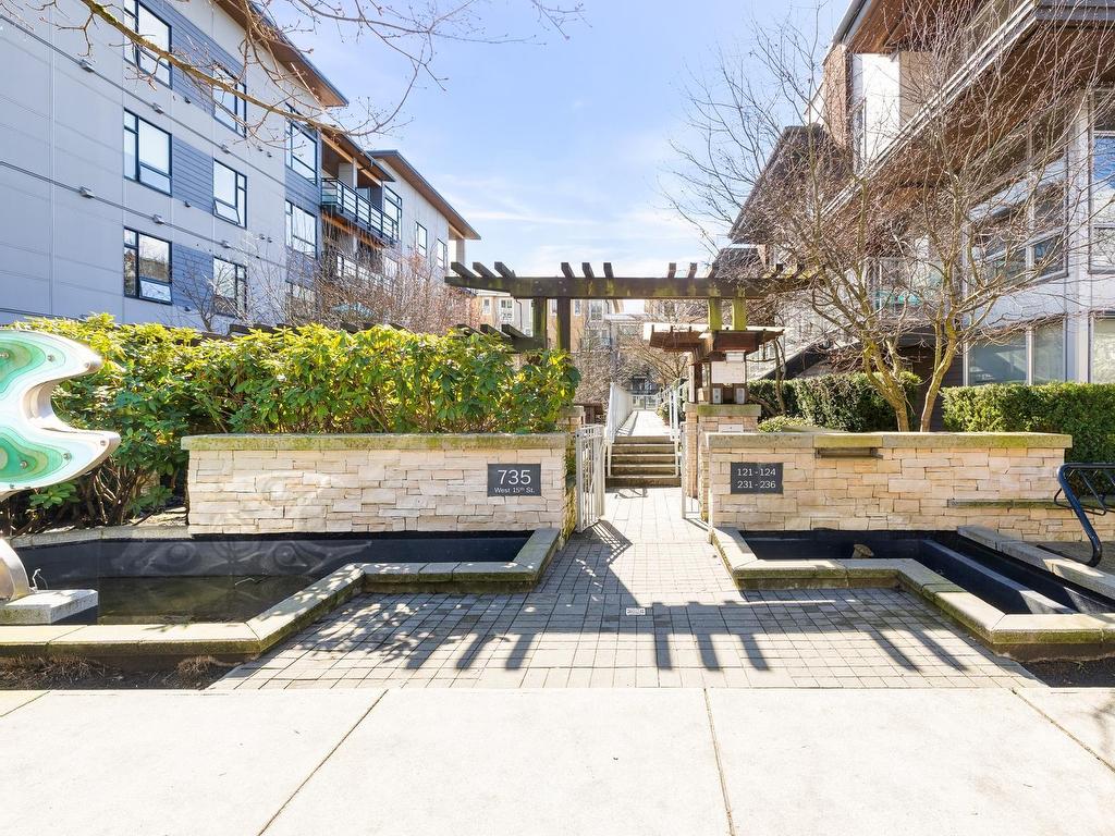 









735


15th

Street West, 121,
North Vancouver,




BC
V7M 0B8

