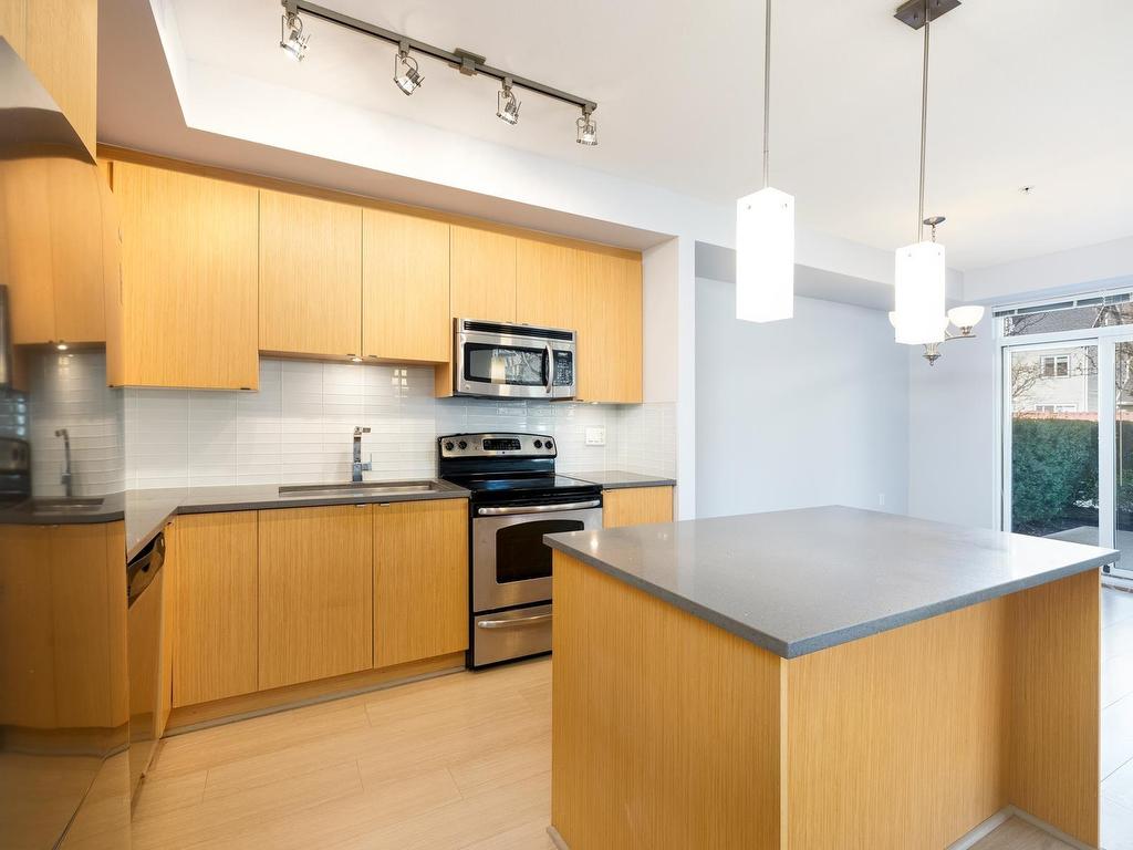 









735


15th

Street West, 121,
North Vancouver,




BC
V7M 0B8

