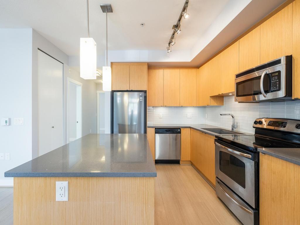 









735


15th

Street West, 121,
North Vancouver,




BC
V7M 0B8

