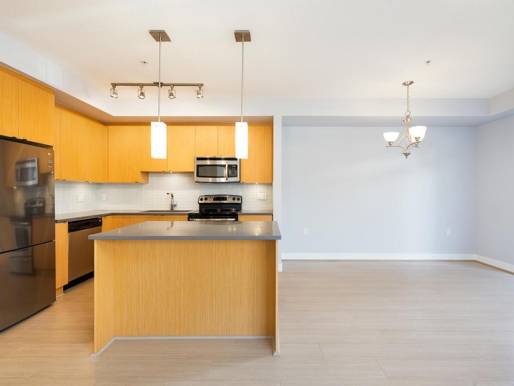 









735


15th

Street West, 121,
North Vancouver,




BC
V7M 0B8

