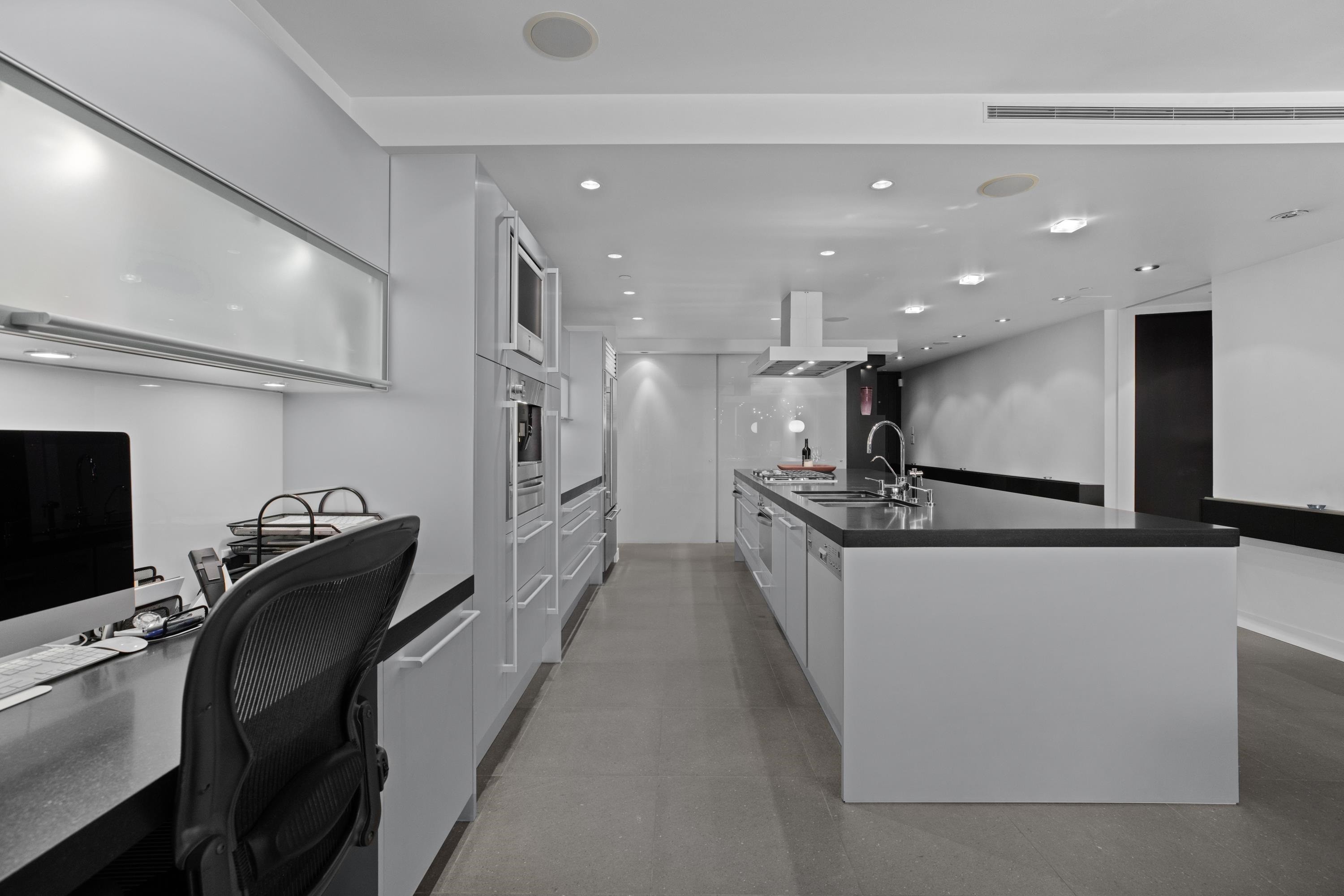









1077


Cordova

Street West, 2903,
Vancouver,




BC
V6C 2C6

