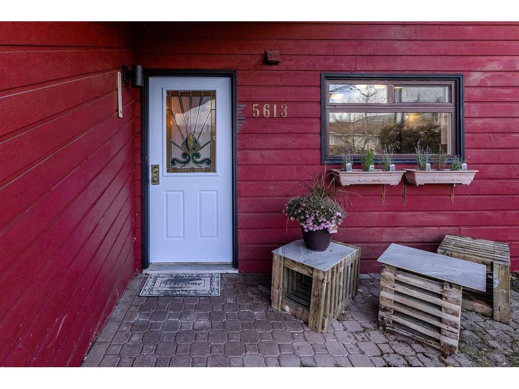 









5613


Trail

Avenue,
Sechelt,




BC
V7Z 0H8

