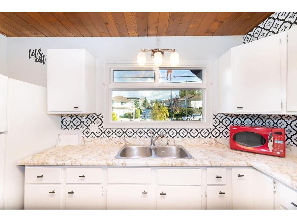 









5613


Trail

Avenue,
Sechelt,




BC
V7Z 0H8

