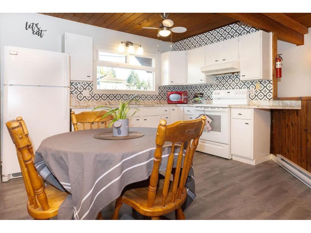 









5613


Trail

Avenue,
Sechelt,




BC
V7Z 0H8

