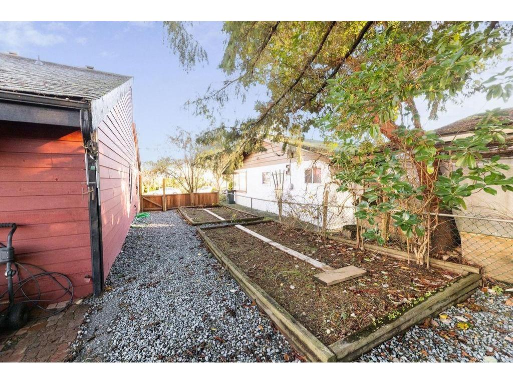 









5613


Trail

Avenue,
Sechelt,




BC
V7Z 0H8

