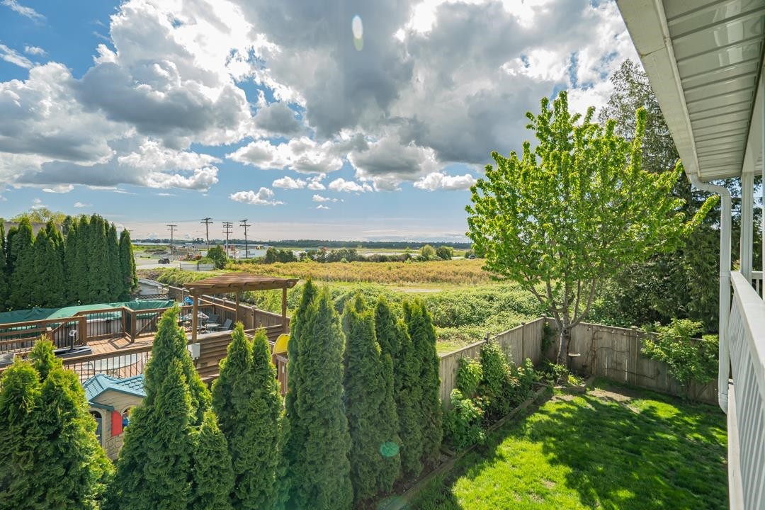 









18816


121b

Avenue,
Pitt Meadows,




BC
V3Y 2K7

