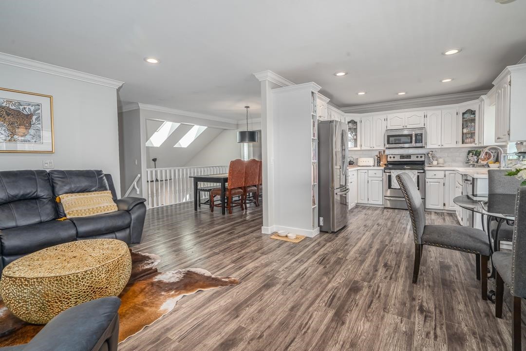 









18816


121b

Avenue,
Pitt Meadows,




BC
V3Y 2K7

