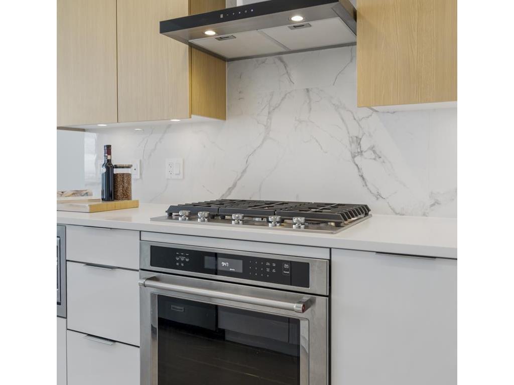 









7683


Park

Crescent, 2602,
Burnaby,




BC
V3N 0J4

