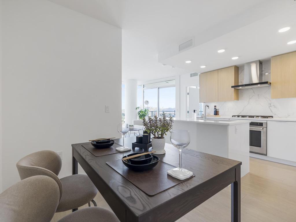 









7683


Park

Crescent, 2602,
Burnaby,




BC
V3N 0J4

