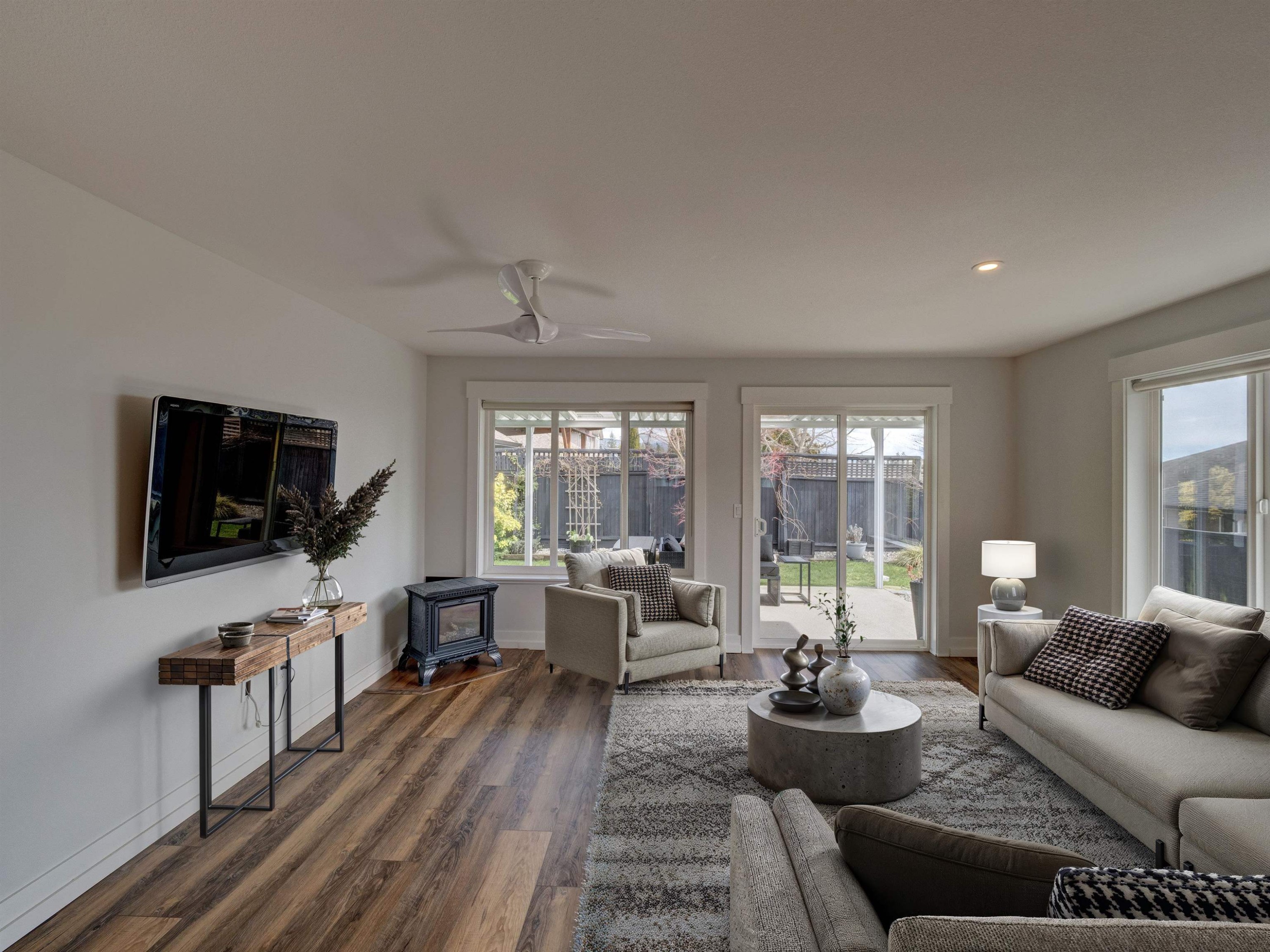 









5652


Andres

Road,
Sechelt,




BC
V7Z 0M4

